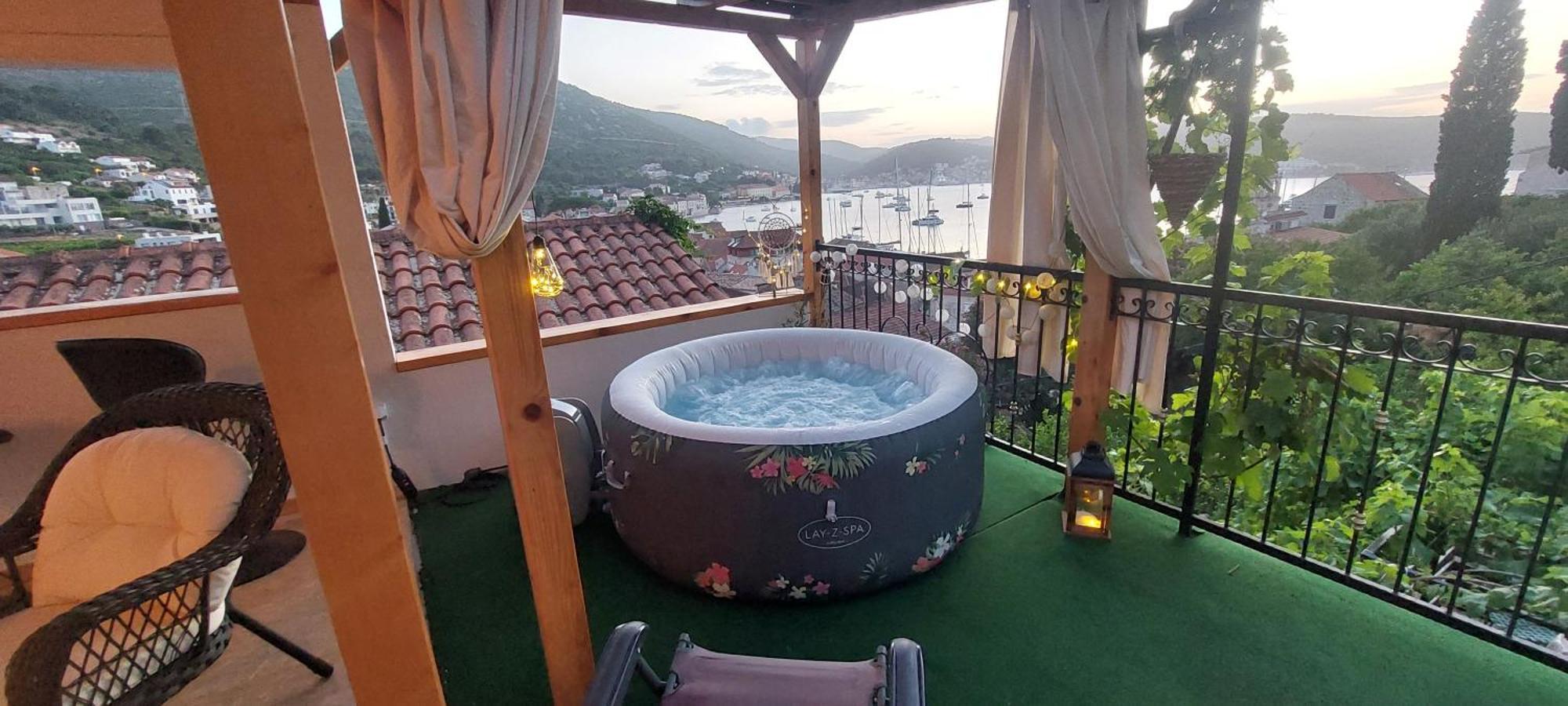 Panoramic View With Jacuzzi Apartman Vis Kültér fotó